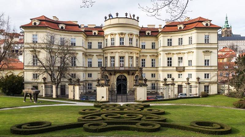 Lobkowiczký palác na Pražském hradě, kde sídlí Velvyslanectví SRN.