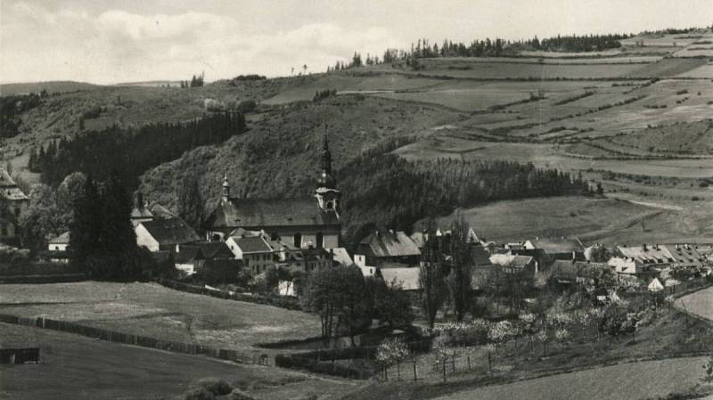 Doupov na pohlednici z roku 1941