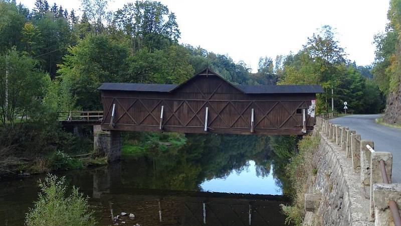 Bystrá nad Jizerou, krytý most