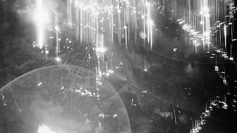 Fotka z nočního útoku RAF