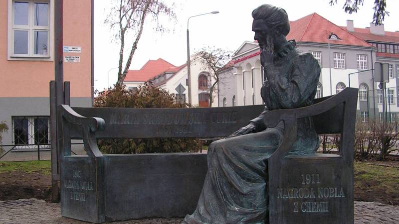 Socha Marie Curie Sklodowské