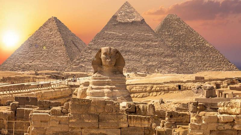 Sfinga je obecně považována za dílo faraona Chefrena (Rachefa)