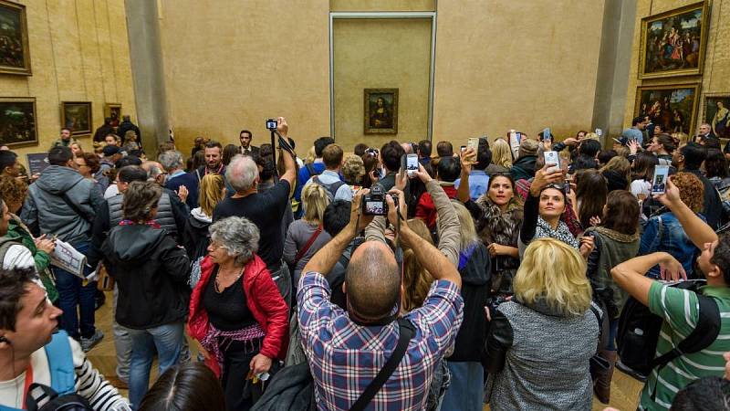 Dodnes patří obraz Mony Lisi mezi nejzajímavější obrazy v muzeu, kam míří tisíce návštěvníků