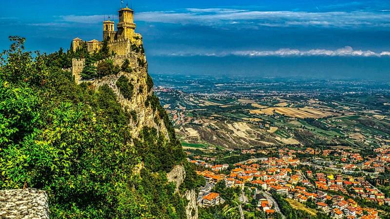 Středověký hrad Torre Guaita patřící k republice San Marino.