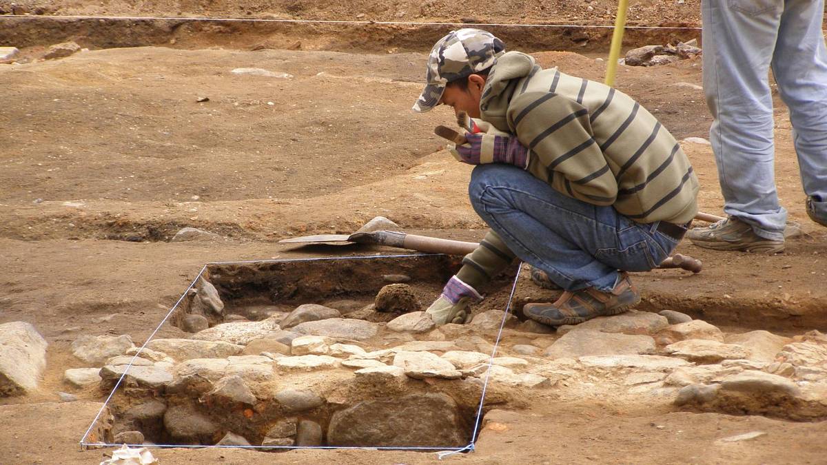 Dá se na tom zbohatnout? aneb Na co se nejčastěji ptá veřejnost, když vidí archeology při výzkumech