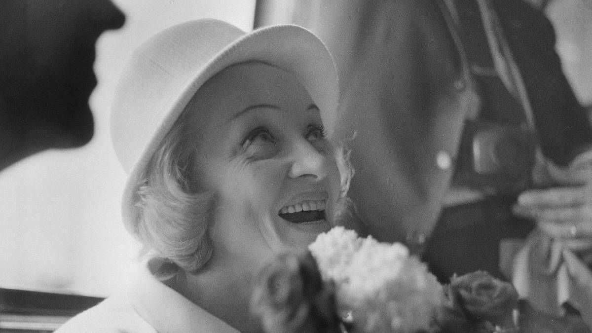 Marlene Dietrich dělala pro omlazení nemožné: Trhání zubů, tahání vlasů a oblaka zlatého prachu