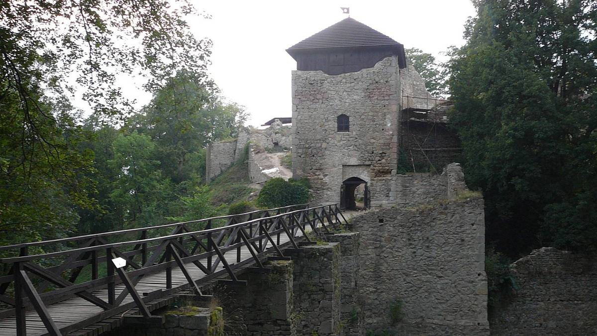 Hrad Lukov znovu ožívá: Legendy o pokladech a kletbách lákají odvážlivce