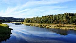 Každý zná Lipno, ale toto jezero v Čechách je hlubší a mnohem tajemnější