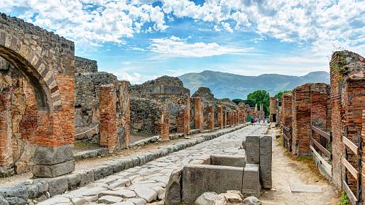 Pompeje: Největší a nejslavnější starořímské město bylo přeměno na osamocené město duchů pokryté sopečným prachem