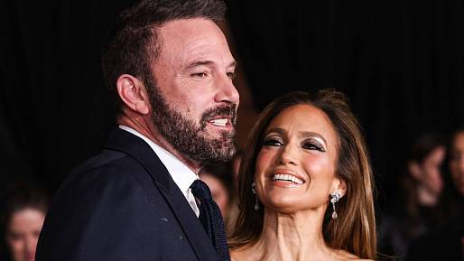 Jennifer Lopezová a Ben Affleck si užívali seznámení ve velkém stylu: Luxusní Aston Martin a diamanty za lásku