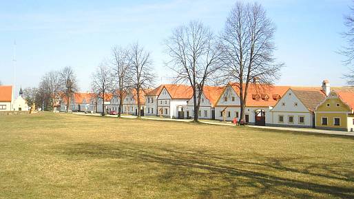 Malá česká vesnice, která svou zvláštností přitahuje tisíce turistů ročně