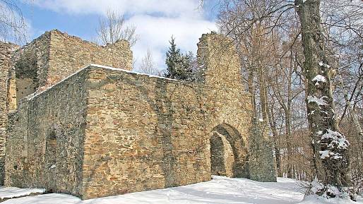 Zbytky zničené tvrze ve Svojšicích skrývají tajemství, které už 400 let čeká na svého hledače