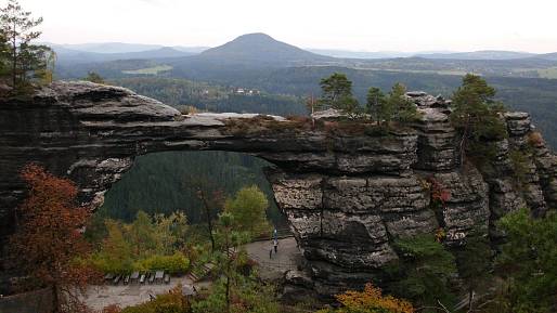 Tento fascinující přírodní skvost v Česku, který každoročně přitahuje tisíce turistů ze všech koutů světa, je chráněn už od roku 1963